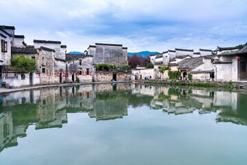 汽车显示abs和刹车灯一直亮是什么原因